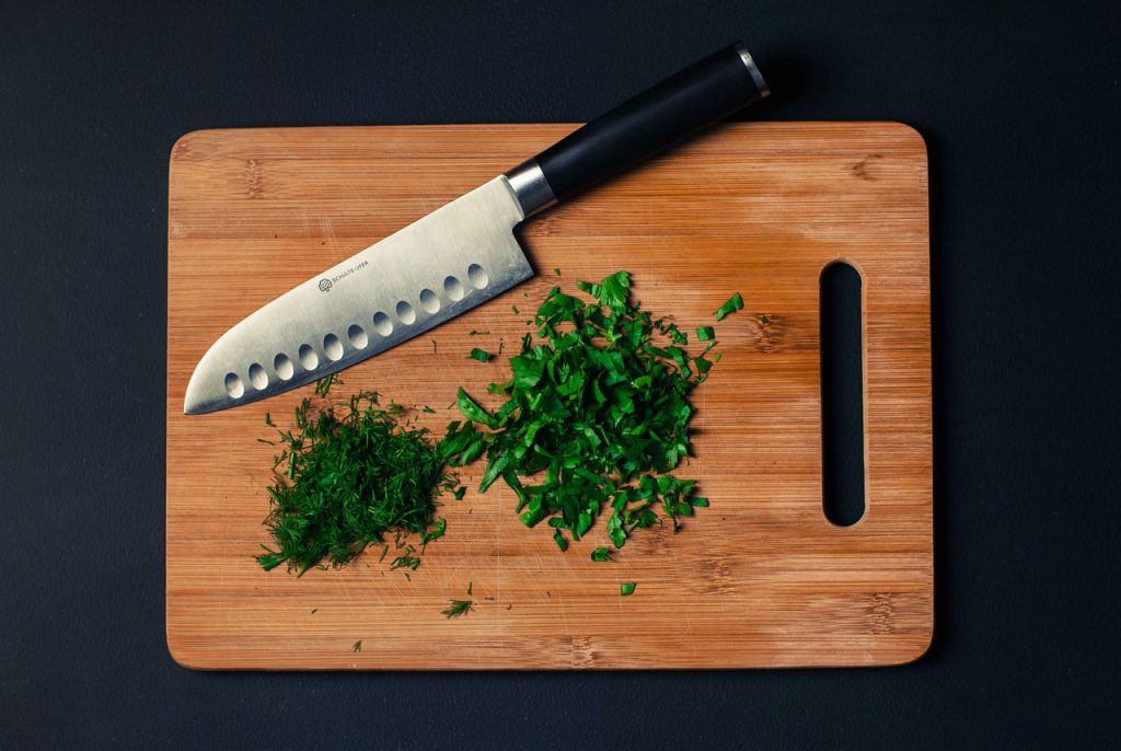 cutting board, knife, chopped-925544.jpg